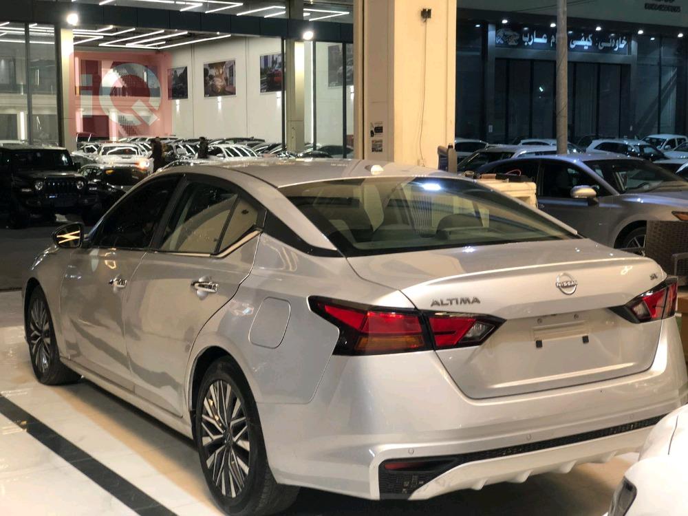 نيسان ألتيما